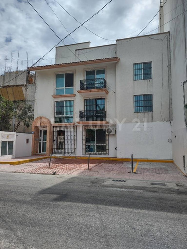 Muy Amplio Departamento En Venta En Centro Playa Del Carmen P4143