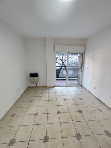Alquilo Departamento 3 Amb. Floresta Sur