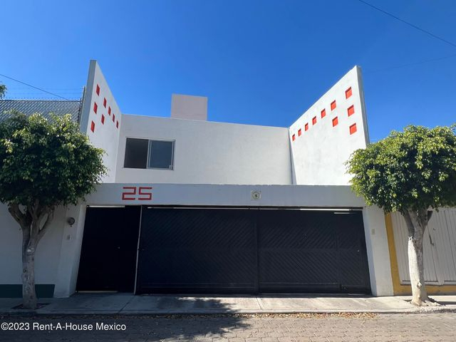 Casa Para Remodelar Con Uso De Suelo Comercial San Javier Qro.