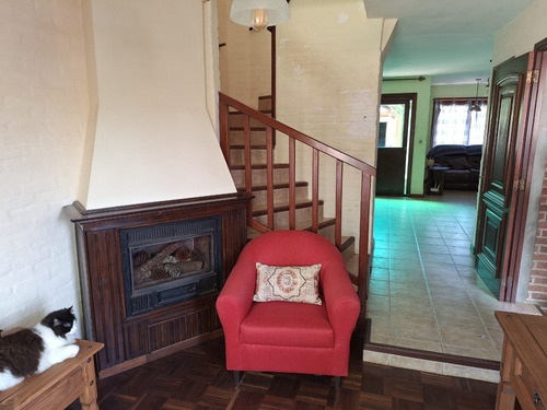 Lr Propiedades Vende En Barrio Semi Privado El Pinar Acera Norte (barrio Jardín)