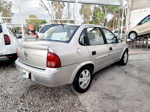 Imagen 7 de 12 de Chevrolet Chevy 1.6 Paq M Sedan Modelo 2007