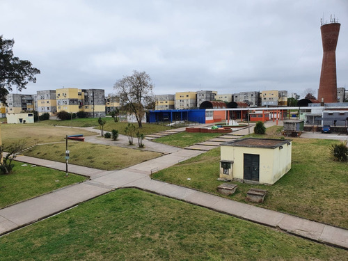 Imagen 1 de 12 de Inmobiliaria Rias Altas Vende Muy Prolijo Apartamento De 3 Dormitorios En Complejo América