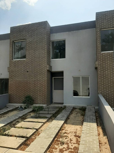 Imagen 1 de 11 de Townhouse En Ventan En La Cumaca San Diego Cód 141781