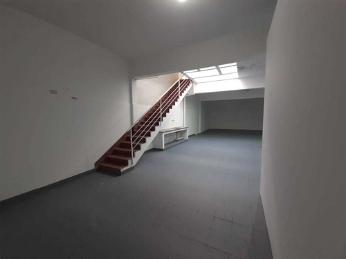 Imagen 6 de 14 de Excelente Local De 305 M2