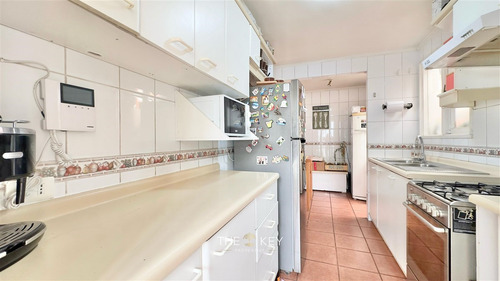 Casa En Venta De 4d 3b. En Las Condes