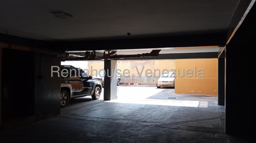 Maria E. Vende Con Excelente Ubicación Y Amoblado Apartamento En Centro, Lara#25-18761**3h 3b 95m2