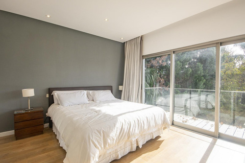 Casa Moderna De Diseño Único En Roble Joven - Pilar