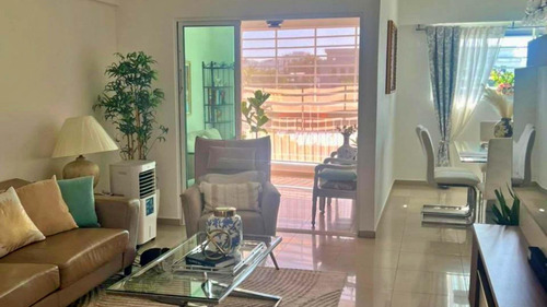 Spacious Apt In University Zone