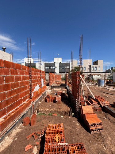 Duplex En Venta - Prados De Manantiales