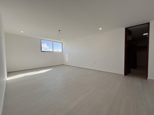 Casa En Venta Merida, Privada, De 659 Mt De Construccion.