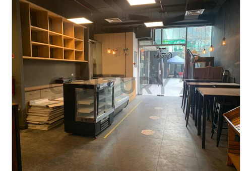 Amplio Local Comercial En Las Condes