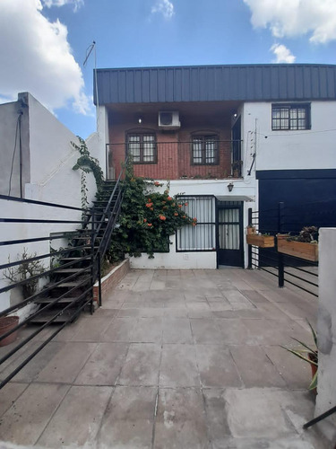 Casa En Venta - 3 Dormitorios 2 Baños - 330 Mts2 - Hurlingham, Buenos Aires