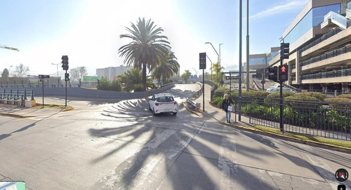 Local Comercial En Arriendo/ Las Condes/ Padre Hurtado/ Mall