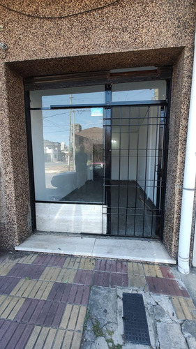 Local En Venta De 20mts2 Con Persiana Y Vidriera - Quilmes
