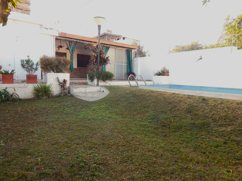 Oportunidad!!! Barrio Parque San Vicente. 2 Casas Al Precio De 1 !!! Casa Con Pileta Mas Departamento Con Ingreso Independiente. Cordoba Capital