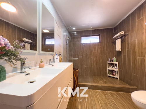 Vende Casa 5d/4b/e De155/360 M2, San Carlos Apoq, Las Condes
