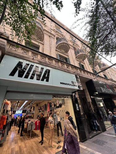 Imagen 1 de 17 de Se Vende Amplia Oficina En Peatonal-centro De La Ciudad