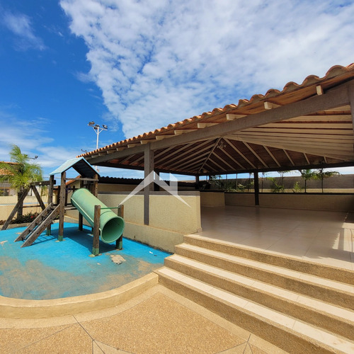 Imagen 11 de 12 de Townhouse En Venta C.r Brisas De La Romanza - Nueva Barcelon