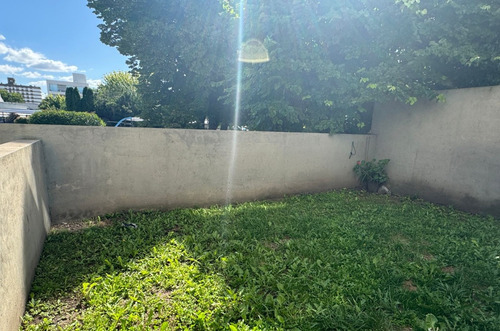 Departamento En Venta De Dos Dormitorios Con Patio Verde. En Inmejorable Ubicación En El Centro De Tandil!!