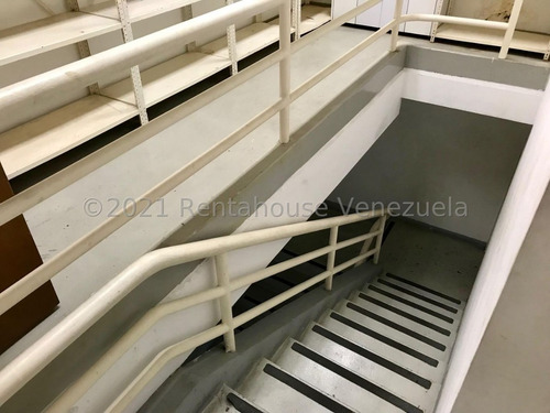 Imagen 5 de 13 de Estupendo Edificio En Venta Prados Del Este, De Tres Plantas 22-13487
