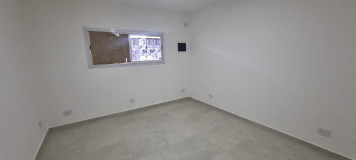En Venta En Caseros Casa Al Frente A Nuevo De 3 Amb Terraza Propia Impecable Ficha 9711