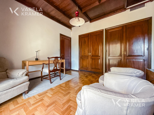 Casa En Venta En Acassuso Con Jardín