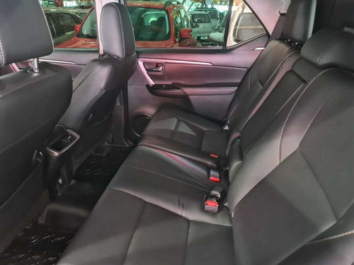 Imagem 7 de 12 de Toyota Sw4 Srx 2.8 Turbodiesel 7l 4x4 (aut)