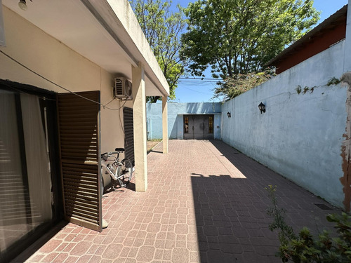 Excelente Casa Lote Propio De 4 Ambientes Con Gran Patio En Mataderos