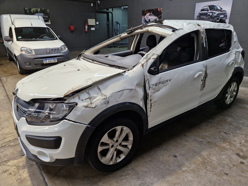 Renault Sandero Stepway -chocado-