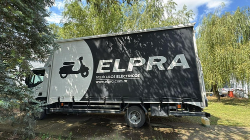 Camion Con Caja Especial De Doble Altura Hidraulica