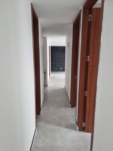 Imagen 6 de 14 de Amplio Apartamento Remodelado Oportunidad