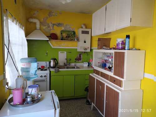Imagen 4 de 11 de Venta De Amplia Casa 3 Ambientes Con Fondo Libre Y Cochera