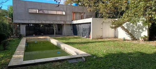 Casa En Venta - 3 Dormitorios 2 Baños - Cochera - 800mts2 - Arturo Seguí