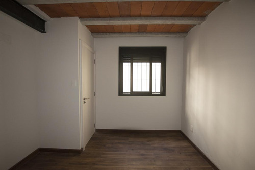 Venta De Apartamento Dúplex De 2 Dormitorios En Centro