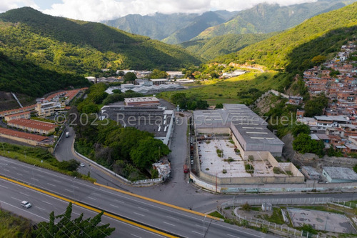 Terreno En Venta Urb. La Guairita, Caracas. 24-13203 Yf
