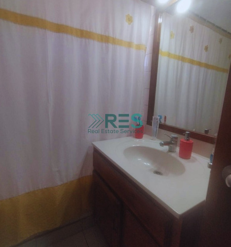 Casa En Venta De 4 Dorm. En Las Condes