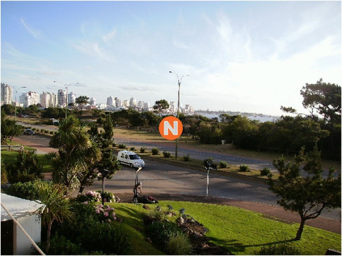 Apartamento En Venta Y Alquiler, Mansa, Punta Del Este, 2 Dormitorios.- Ref: 5653