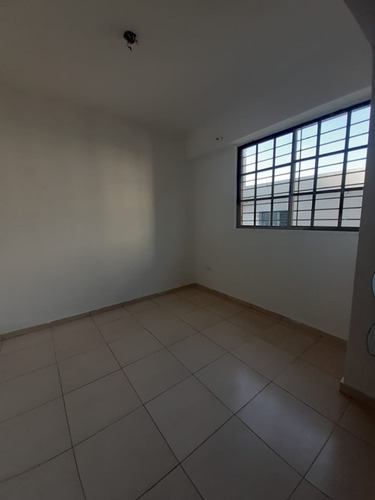 Imagen 6 de 13 de Apartamento De 2 Habitaciones En Zona Universitaria En Alquiler