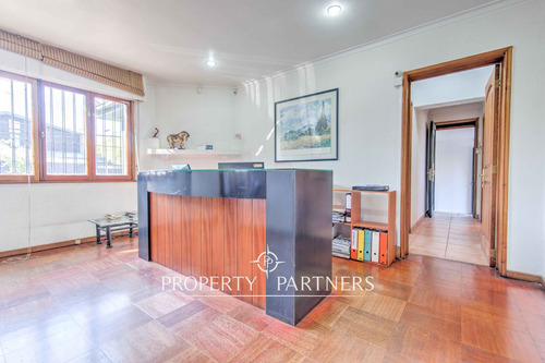 Casa Con Gran Terreno En Las Condes Muy Próxima A ...