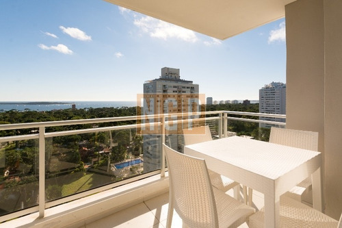 Departamento En Punta Del Este, Torre Cuenta Con Todos Los Servicios. Oportunidad Unica!!!!!!-ref:11941