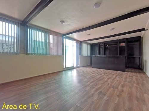Casa Duplex 374m2c / 3r / 4.5b / 2a / Patio