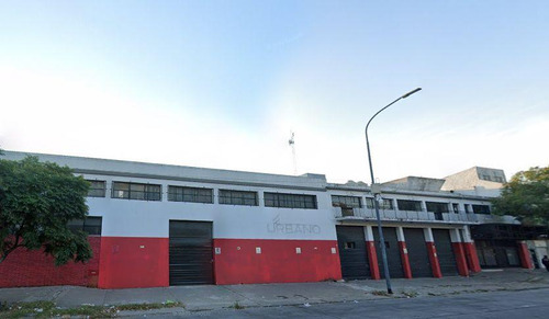 Depósito En Alquiler En El Barrio De Villa Riachuelo Con Salida A 3 Calles.