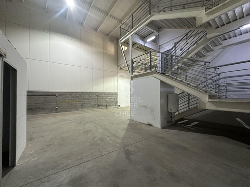 Bodega Con Oficina | Lampa