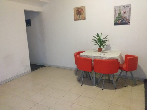 Casa De 3 Dormitorios A Nuevo Con Fondo Amplio Y Cochera