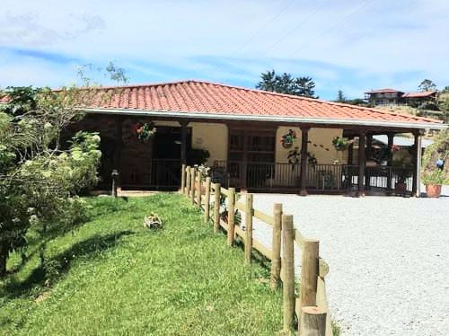 Venta Finca En Marinilla, Hacia  El Peñol Con Pesebrera, 43.000 Mts