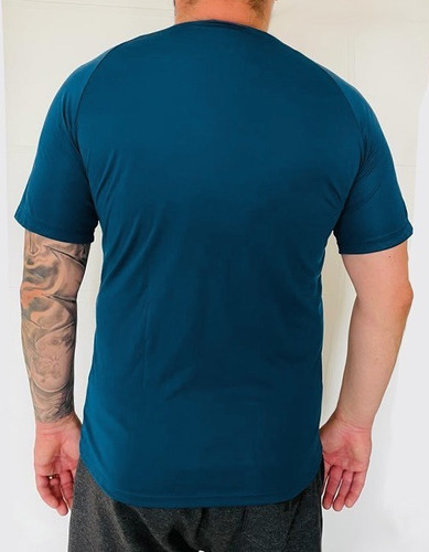 Imagem 2 de 2 de Camiseta Slim Dryfit Azul Petróleo Allwinners