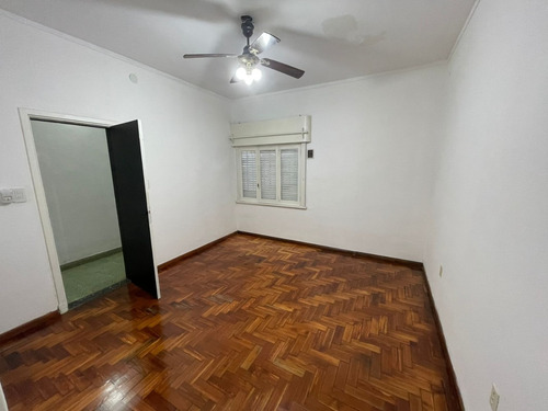 Imagen 1 de 12 de Ph Interno Con Patio A Media Cuadra De Av Yrigoyen. Lomas