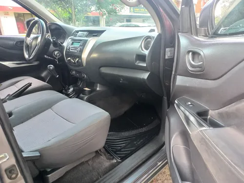 Nissan NP300 Frontier 2.5 Cd 4X4 Se Mt 4P