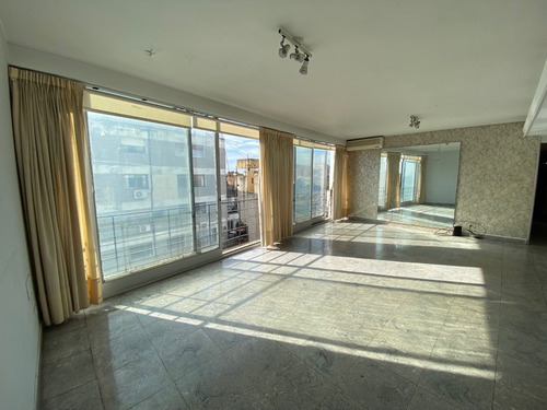 Imagen 2 de 17 de Departamento 3 Ambientes En Recoleta - Lleno De Luz Y Sol Con Cochera - A Reciclar!
