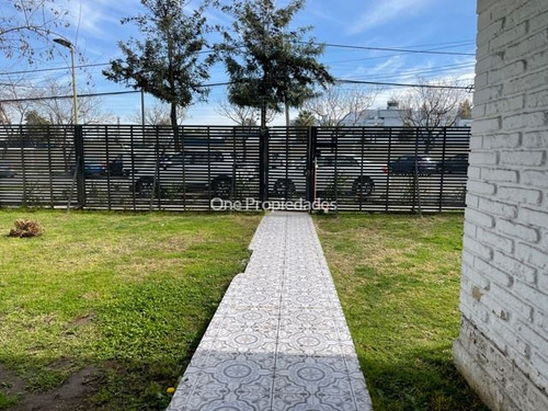 Casa En Venta De 4 Dorm. En Las Condes